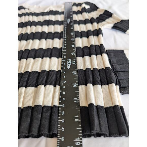 Black N White Stripe Overly Long Sleeve Sweater Sz M Witchy Emo Whimsygoth - Picture 3 of 6